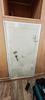Вскрытие встроенного несгораемого сейфа и восстановление ключей к нему.